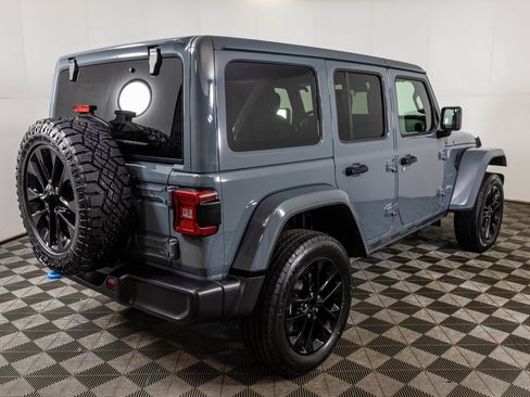 Used 2024 Jeep Wrangler Unlimited Sahara AWD/4WD image 14
