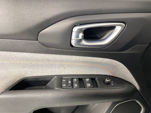 Used 2022 Jeep Compass Sport image 10