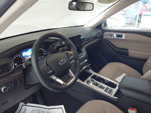 Used 2020 Ford Explorer Limited RWD image 2
