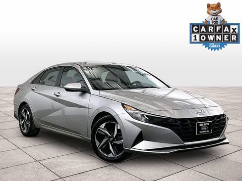 Used 2023 Hyundai Elantra SEL w/ Convenience Package FWD image 2