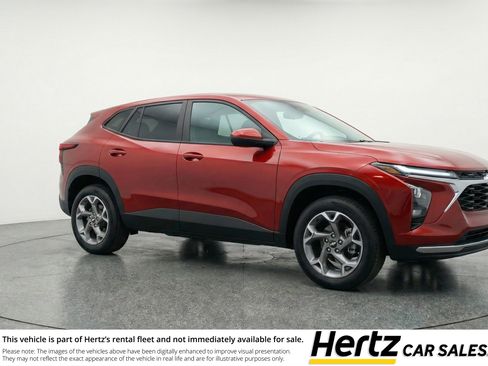 Used 2025 Chevrolet Trax LT FWD image 1