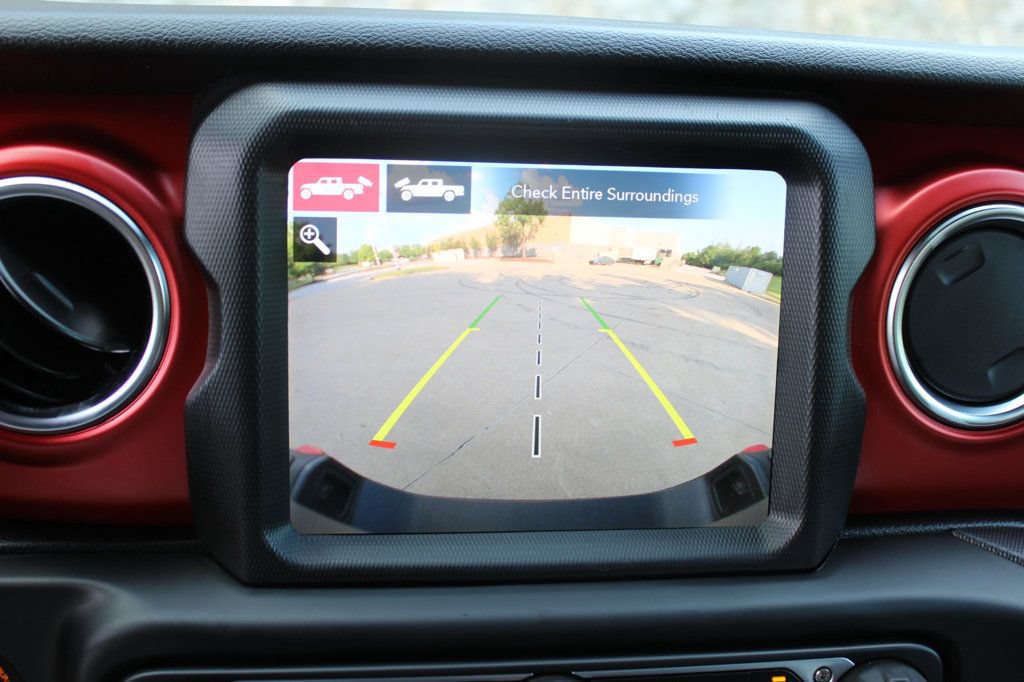 Used 2021 Jeep Gladiator Rubicon AWD/4WD image 14