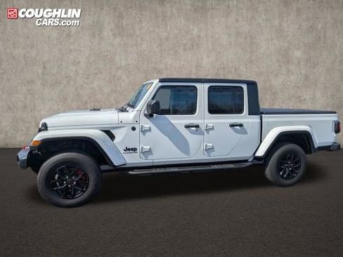Used 2022 Jeep Gladiator Sport image 4
