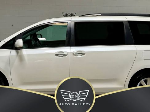 Used 2015 Toyota Sienna XLE w/ XLE Navigation Package AWD/4WD image 7