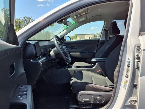 Used 2025 Hyundai Kona SEL FWD image 21