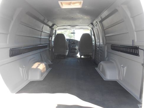 Used 2006 Ford E-250 and Econoline 250 Extended RWD image 13