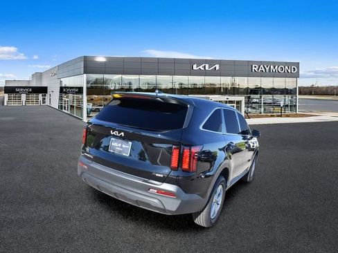 Certified 2023 Kia Sorento LX AWD/4WD image 4