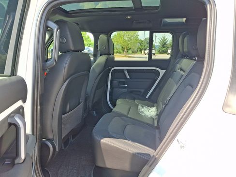 Used 2024 Land Rover Defender 110 X-Dynamic SE AWD/4WD image 8