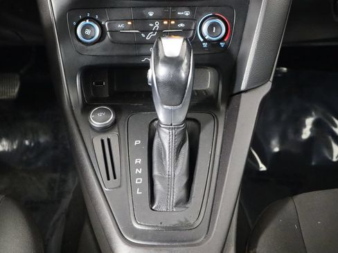 Used 2015 Ford Focus SE FWD image 27