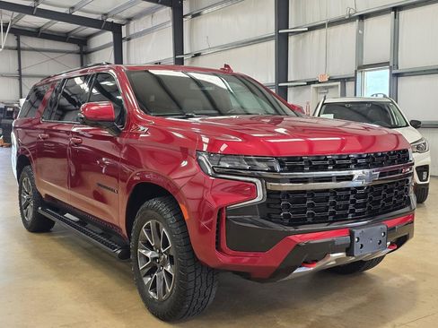 Used 2021 Chevrolet Suburban Z71 w/ Z71 Signature Package AWD/4WD image 3