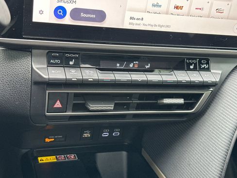 Used 2025 Toyota Camry SE w/ Multimedia Upgrade Package image 19