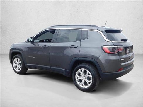 Used 2024 Jeep Compass Latitude AWD/4WD image 14