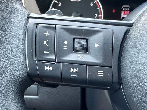 Used 2024 Nissan Rogue S image 27