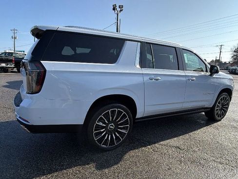 New 2026 Chevrolet Suburban High Country image 5