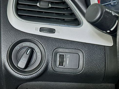 Used 2019 Dodge Journey SE image 17