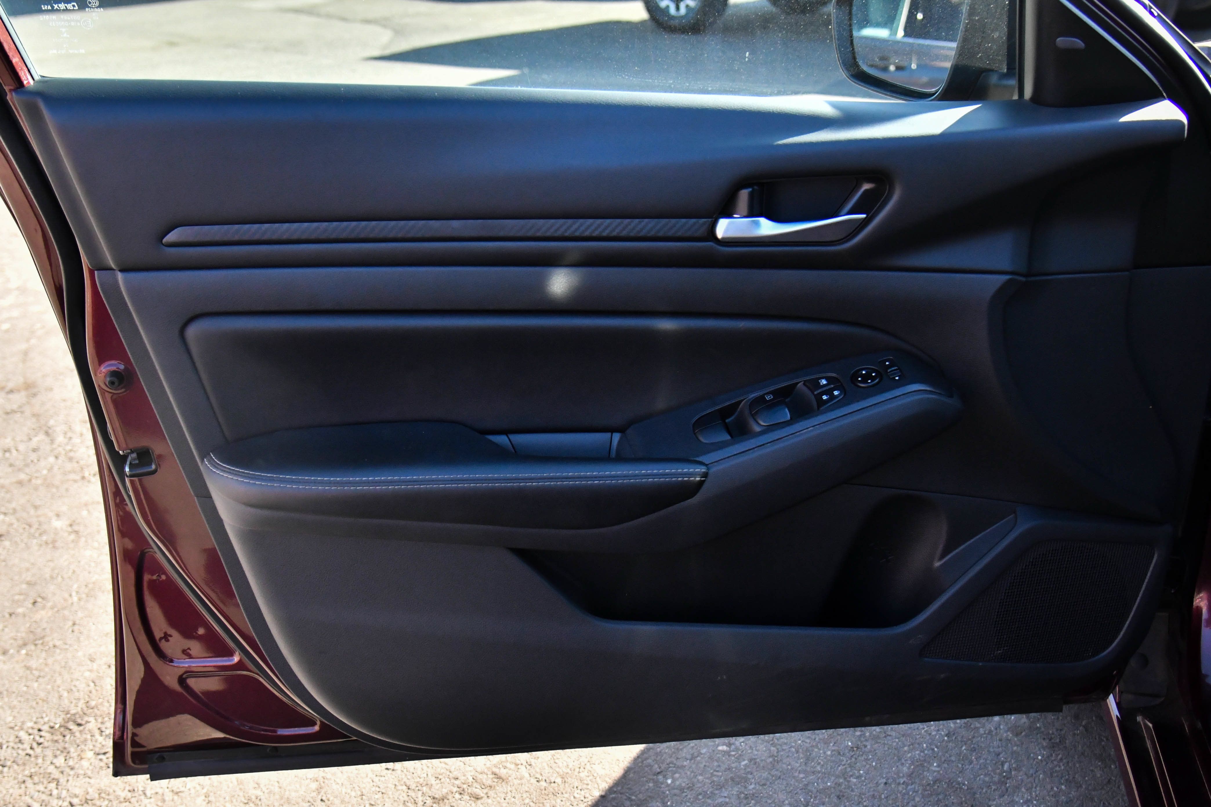 Used 2025 Nissan Altima 2.5 SV FWD image 13