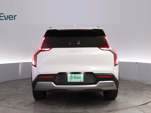 Used 2024 Kia EV9 Wind AWD/4WD image 15