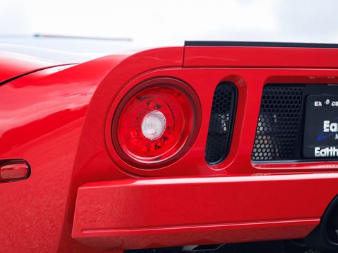 Used 2005 Ford GT RWD image 27