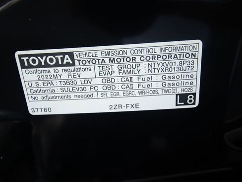 Used 2022 Toyota Prius XLE image 18