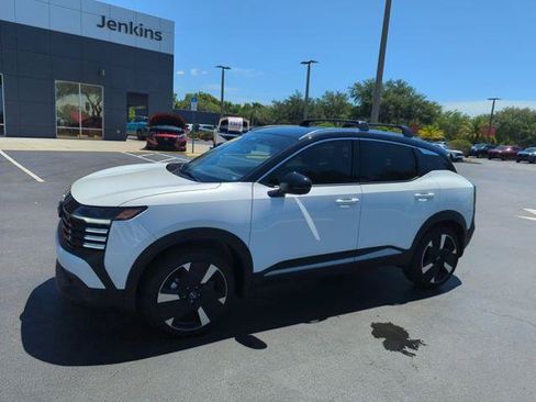 Certified 2025 Nissan Kicks SR FWD image 13