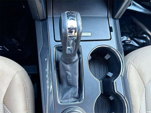 Used 2017 Ford Explorer XLT image 14