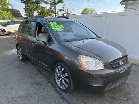 Used 2009 Kia Rondo LX image 4