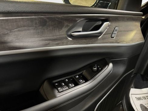 Used 2022 Jeep Grand Cherokee Limited 4xe w/ Luxury Tech Group II image 14