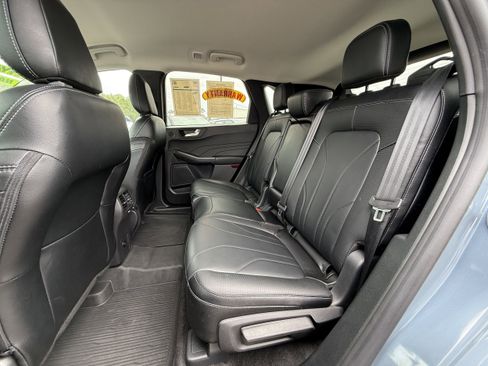 Used 2025 Ford Escape Platinum w/ Premium Technology Package FWD image 25