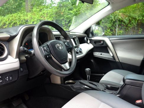 Used 2014 Toyota RAV4 LE AWD/4WD image 12