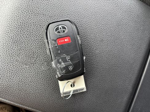 Used 2025 Toyota 4Runner SR5 image 27