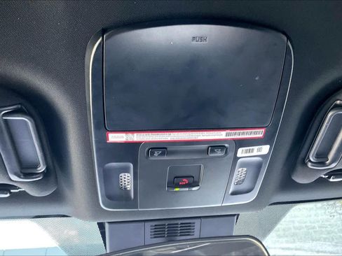 Used 2025 Toyota Camry SE image 32