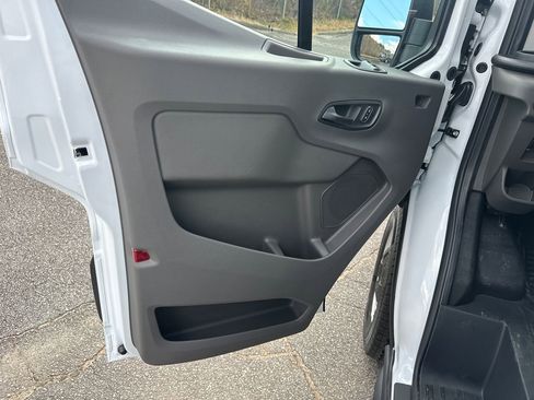 New 2026 Ford Transit 250 148 Medium Roof image 31