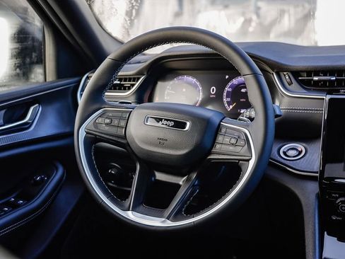 New 2025 Jeep Grand Cherokee Altitude image 16