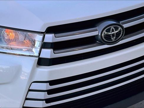 Used 2019 Toyota Highlander XLE image 29