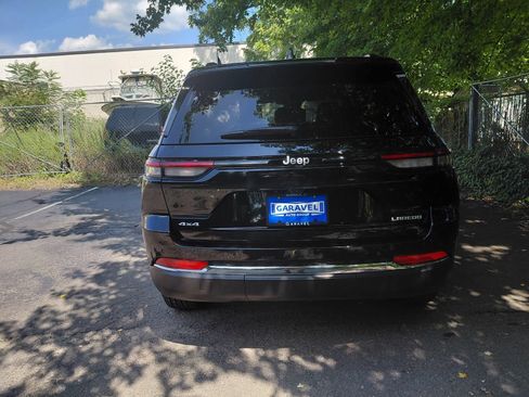 Used 2024 Jeep Grand Cherokee Laredo X AWD/4WD image 30
