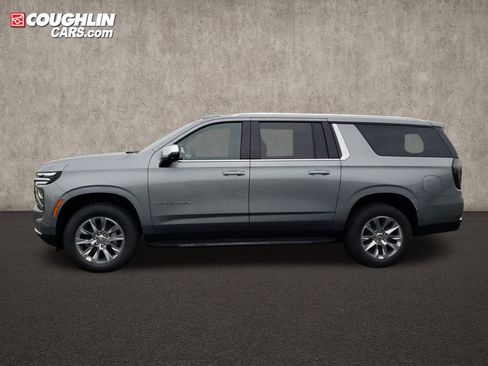 New 2026 Chevrolet Suburban Premier image 2