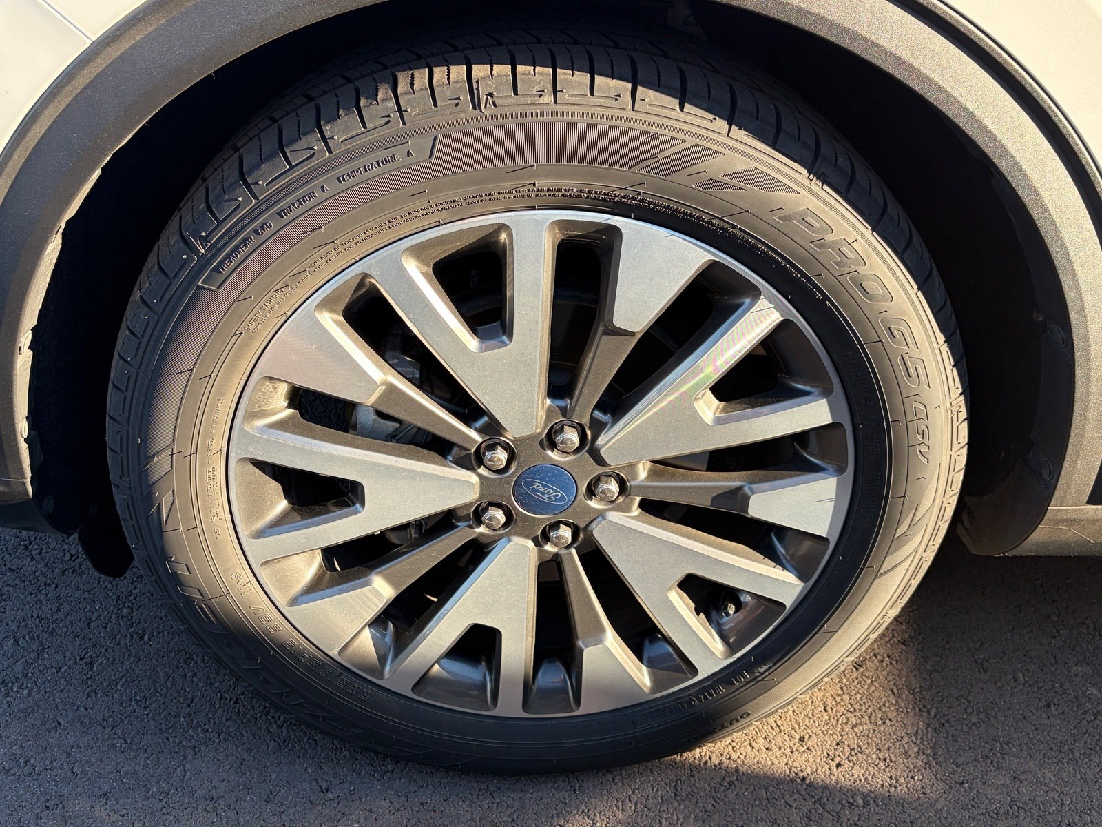 Used 2020 Ford Escape Titanium FWD image 6