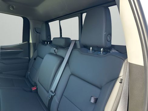 New 2026 GMC Sierra 1500 SLT image 18
