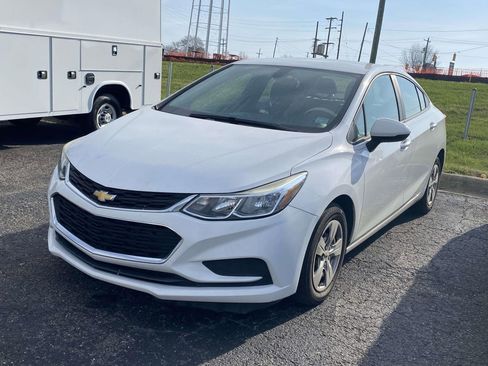 Used 2018 Chevrolet Cruze LS image 3
