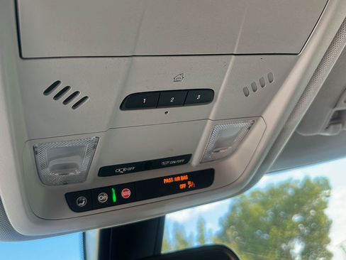 Used 2020 Chevrolet Blazer LT FWD image 32