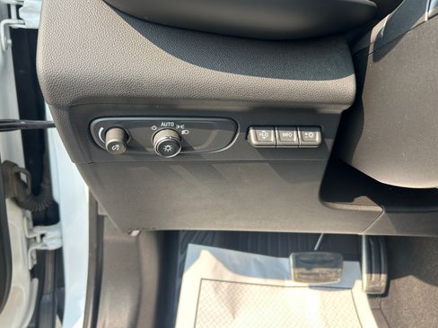 Used 2022 Buick Envision Essence w/ Technology Package II AWD/4WD image 20