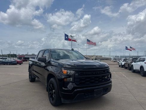 Used 2022 Chevrolet Silverado 1500 Custom RWD image 2