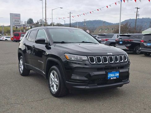 Used 2023 Jeep Compass Sport image 7