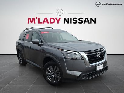 Certified 2025 Nissan Pathfinder SV w/ SV Premium Package
