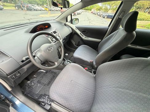Used 2009 Toyota Yaris 4-Door Hatchback FWD image 15