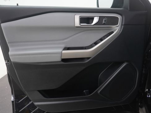 Used 2021 Ford Explorer XLT w/ Equipment Group 202A image 22