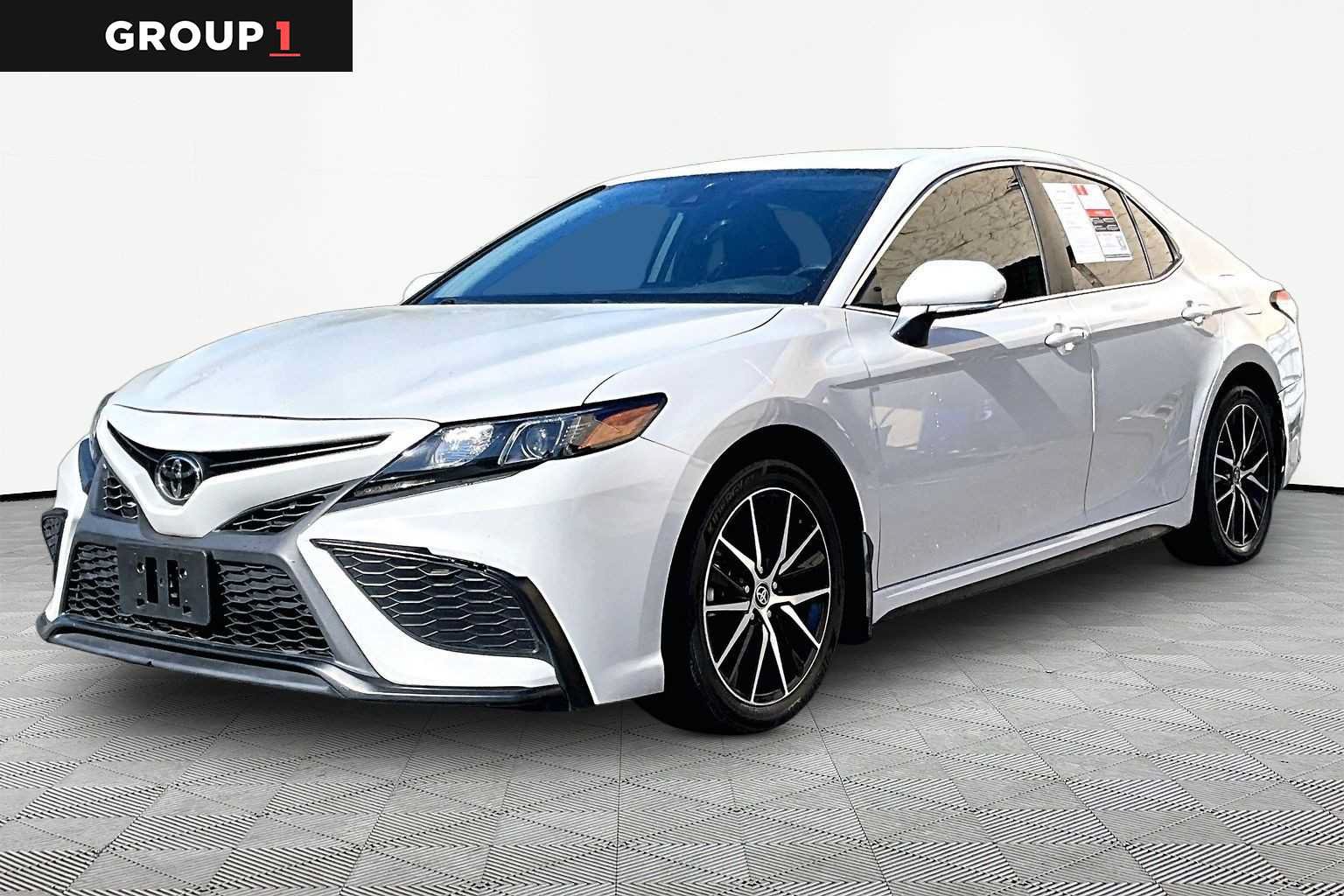 Used 2024 Toyota Camry SE w/ Blackout Package (TMS) FWD image 1