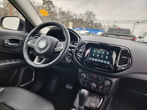 Used 2019 Jeep Compass Altitude image 28