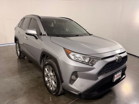 Used 2020 Toyota RAV4 XLE Premium FWD image 4