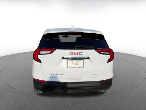 Used 2024 GMC Terrain SLE image 12